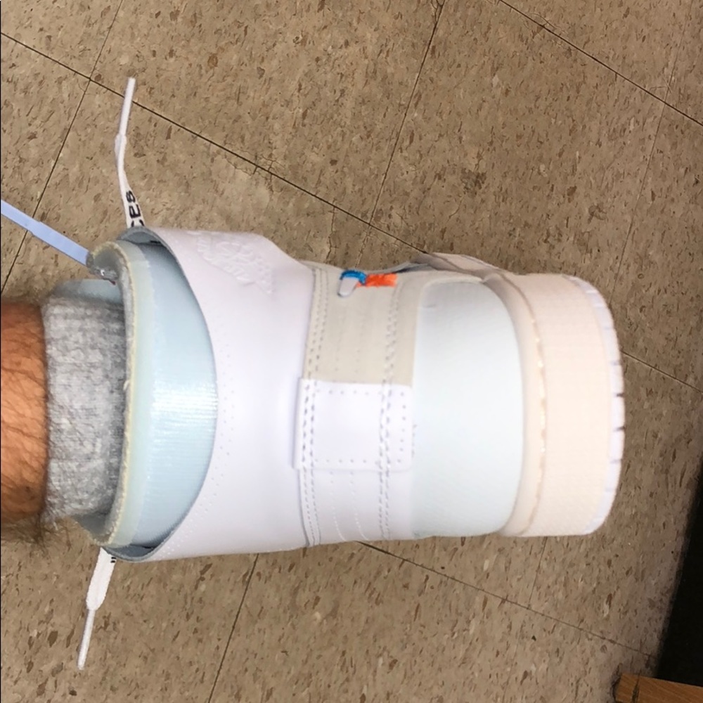 Off white Jordan 1’s - Picture 7 of 7